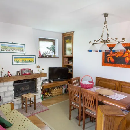 Accogliente Su 2 Piani Apartment
